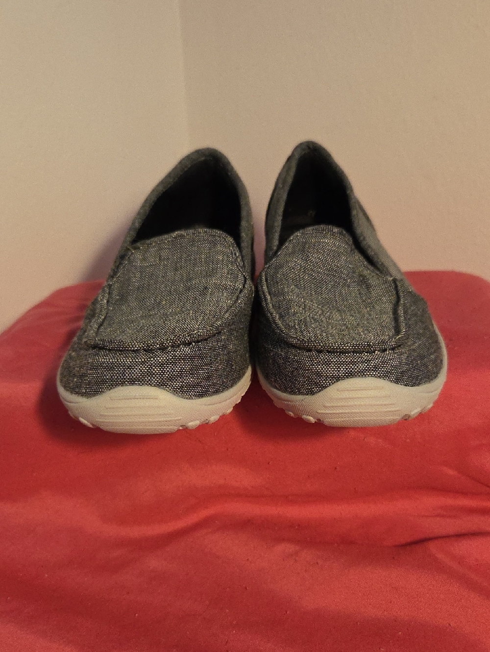 EUC Skechers Relaxed Fit Memory Foam Loafers